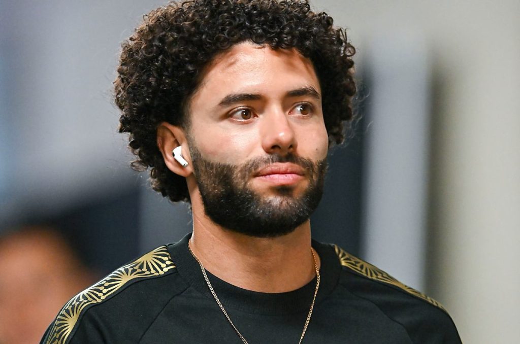 Chino Huerta sigue esperando su recuperación con Selección Mexicana