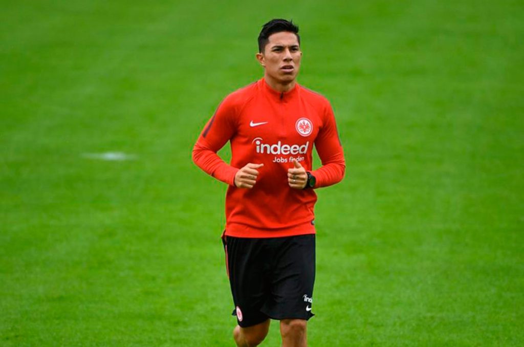Carlos Salcedo en su etapa como jugador del Eintracht Frankfurt