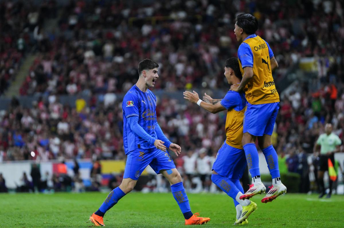 Borussia Dortmund busca futbolista de Chivas