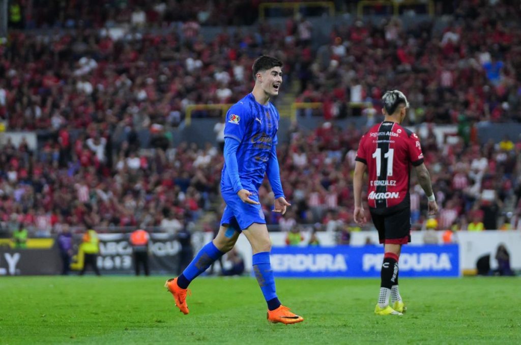 Borussia Dortmund busca futbolista de Chivas 1