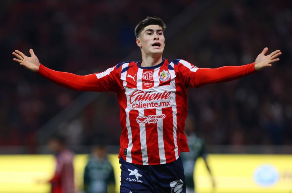 Hormiga González se sigue confirmando con Chivas