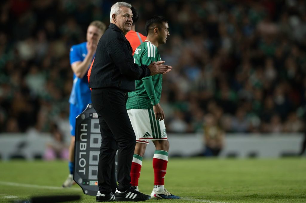 Javier Aguirre sigue muy de cerca a Fidalgo en España