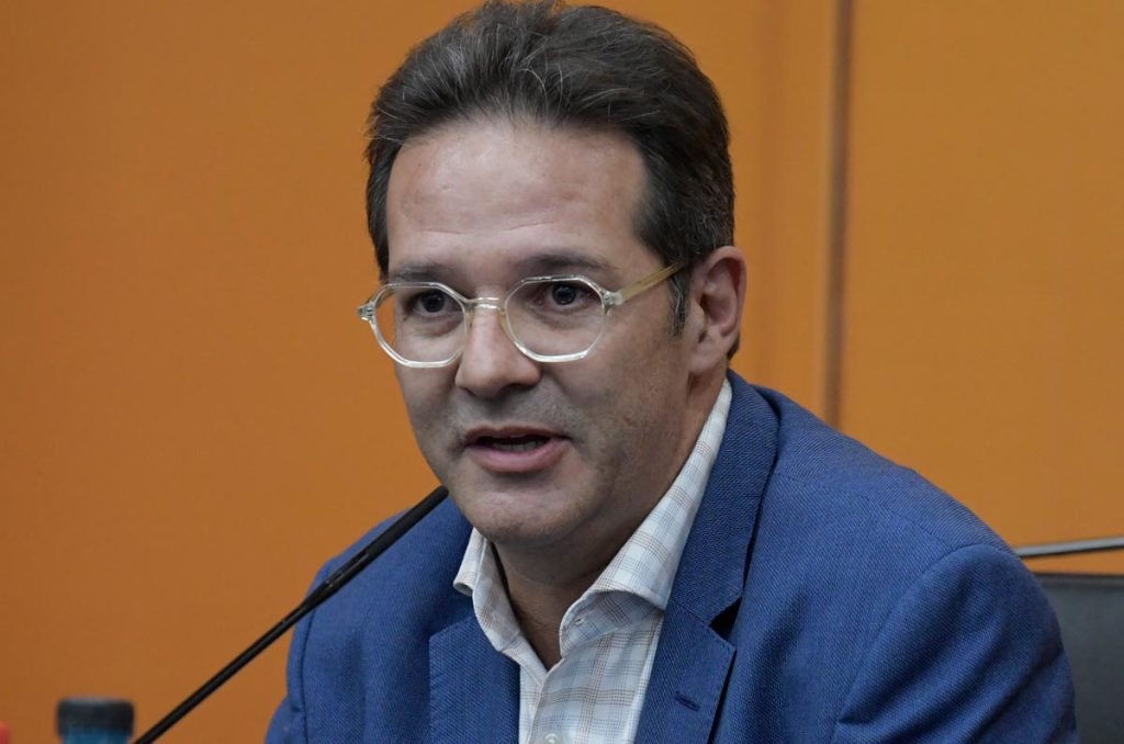 Antonio Sancho no tiene buena relación con Efraín Juárez en Pumas