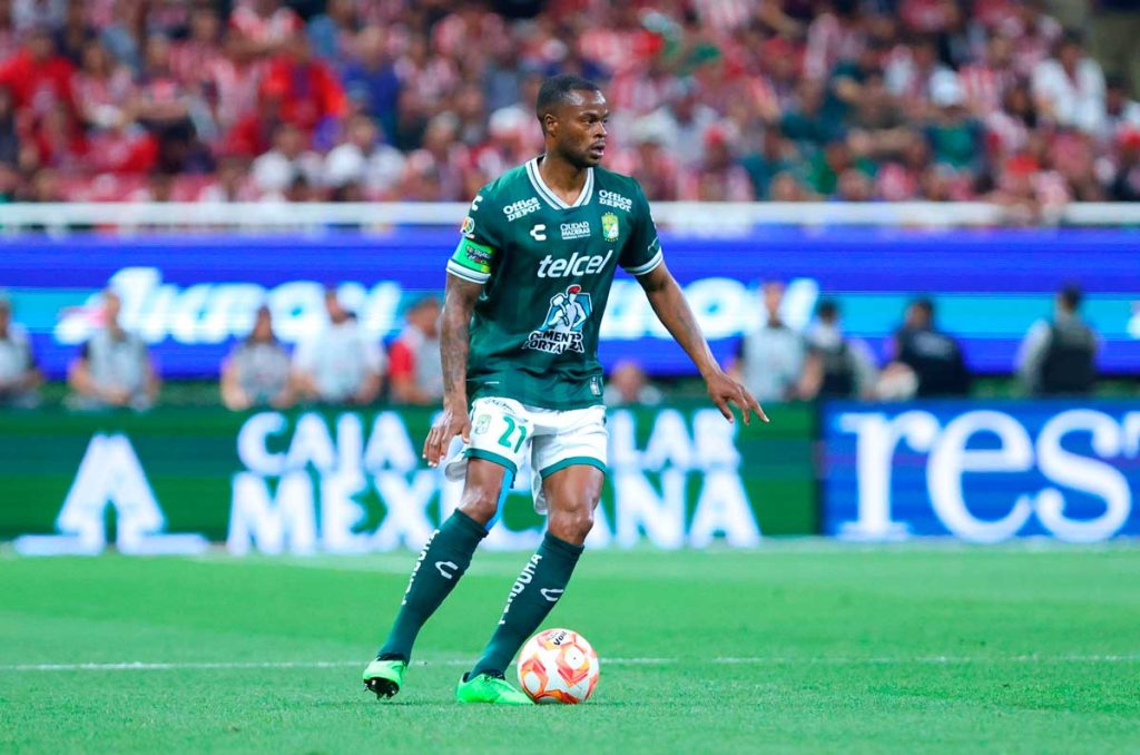 Stiven Barreiro y su futuro están en el aire con León