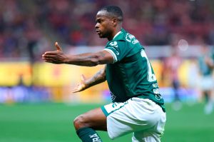 León debate el futuro de Stiven Barreiro