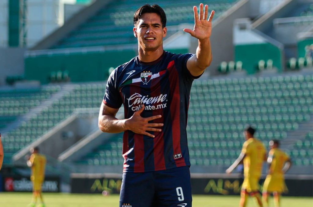 Luis Puente por fin disfruta de un momento goleador aunque lejos de Chivas