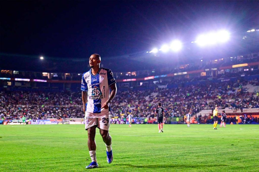 Kenedy ya es jugador de Pachuca al 100% luego que compraron su carta