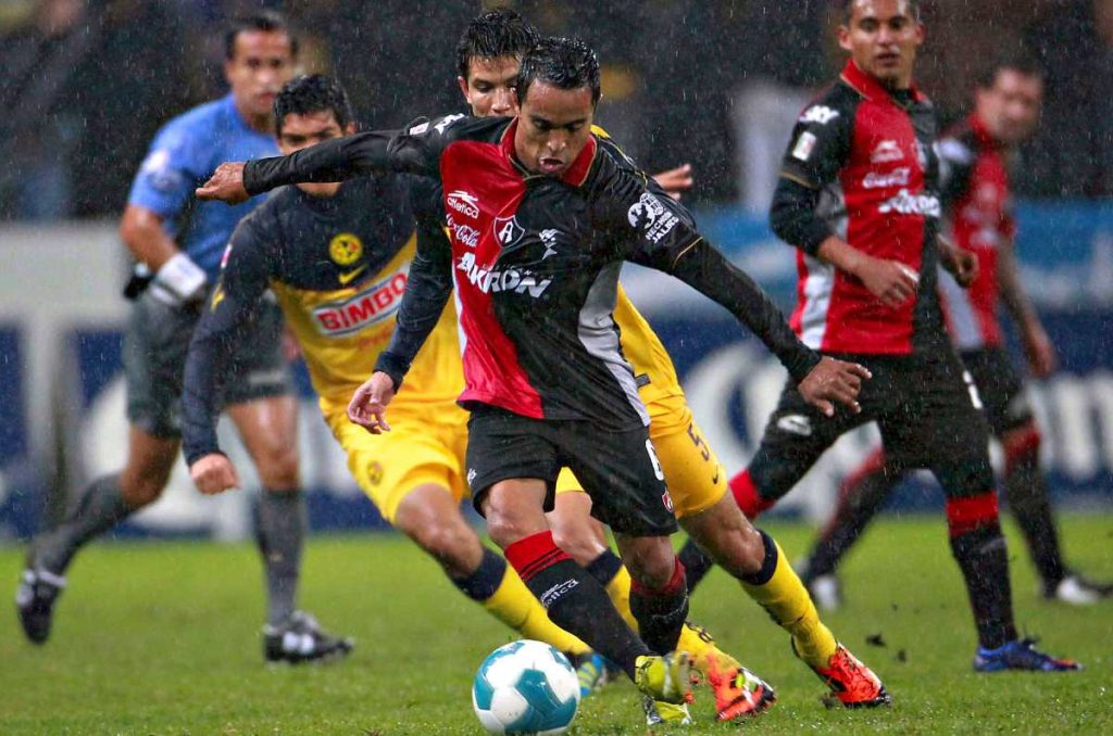 El Pacorro Torres en un partido con el Atlas