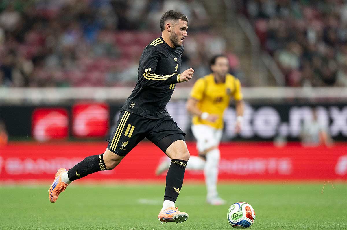 Santi Giménez no fue convocado a la Selección Mexicana para que cumpla su recuperación con AC Milan