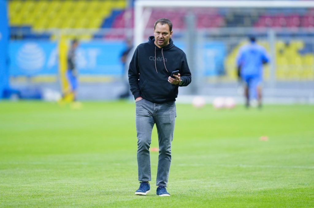 Santiago Baños se mantendrá como presidente deportivo de América