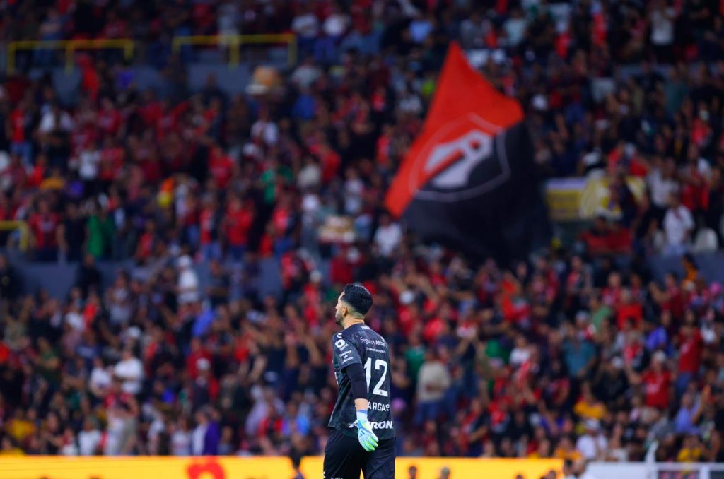 Camilo Vargas, el mejor pagado en el actual plantel de Atlas