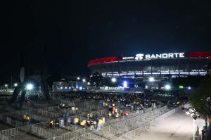 Estadio Azteca vuelve a fallar y afecta a aficionados
