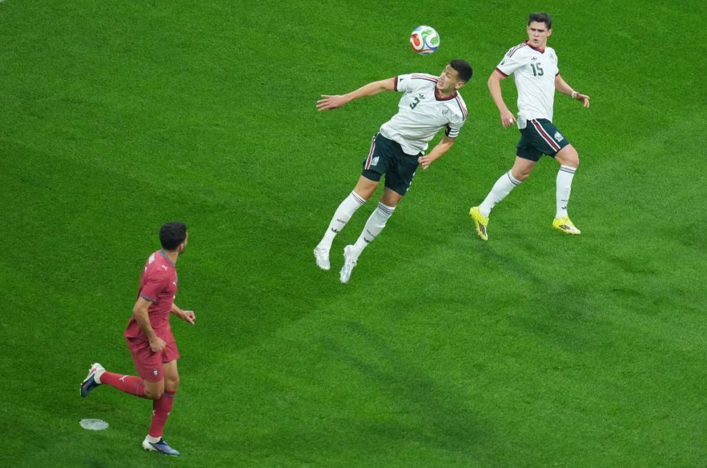 César Montes y Johan Vázquez, murallas mexicanas rumbo al Mundial 0
