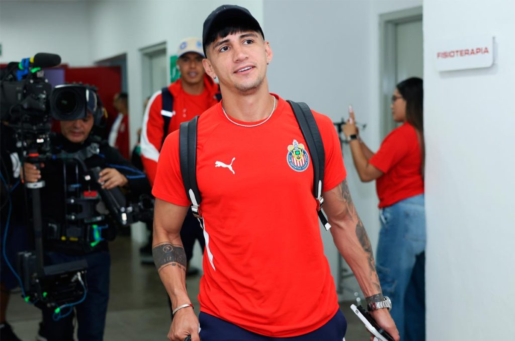 Alan Pulido dejó de ser futbolista de Chivas