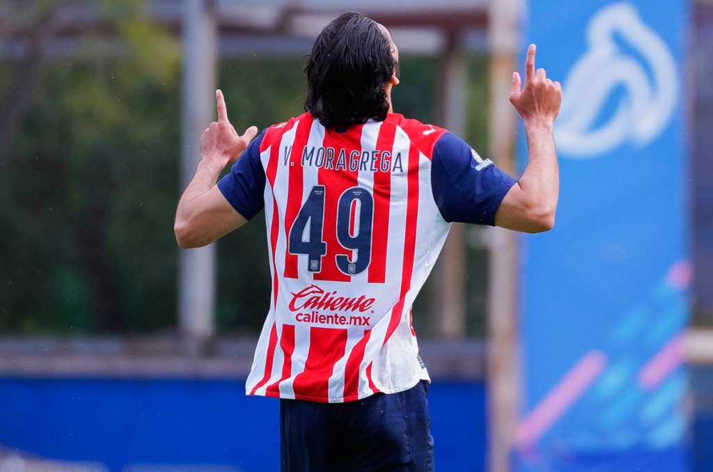Vladimir Moragrega levanta la mano para sustituir a Hormiga González en Chivas