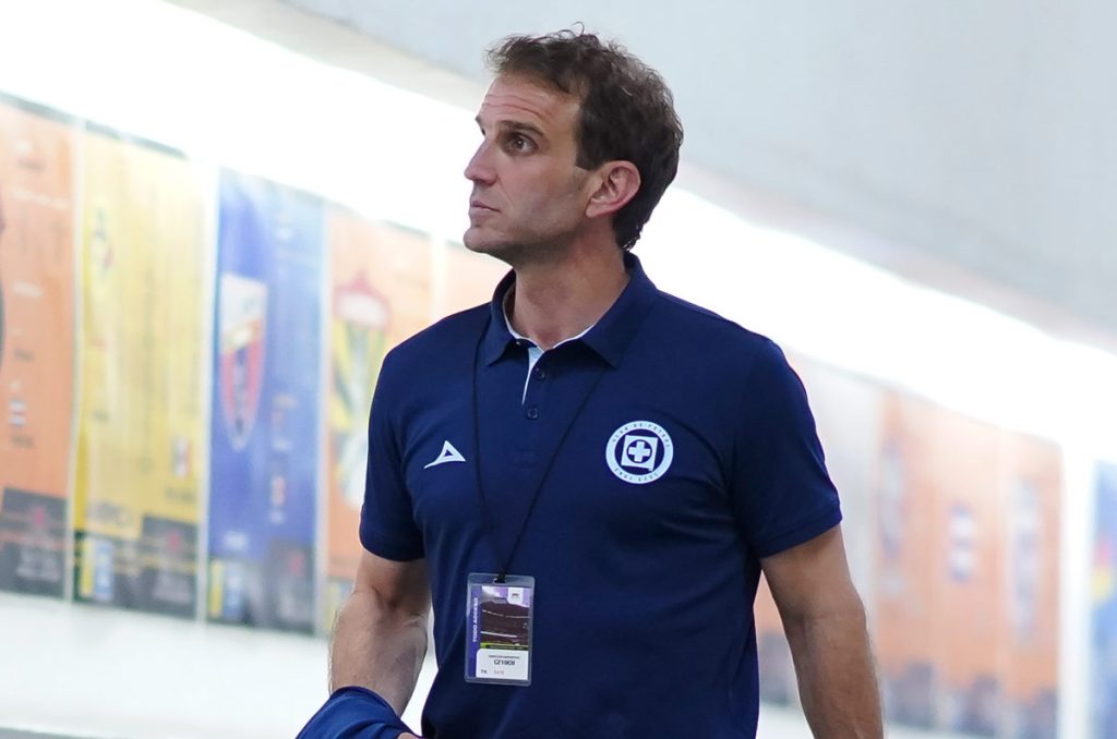 Iván Alonso tendría serios problemas a la interna de Cruz Azul
