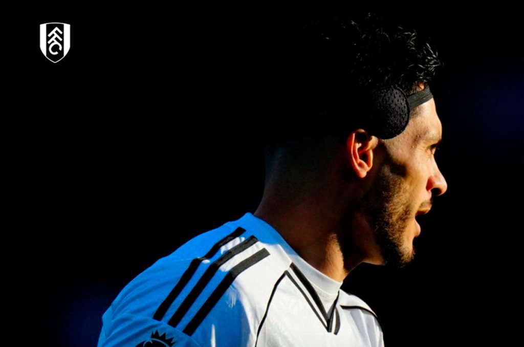 Raúl Jiménez buscará anotar ante el Liverpool