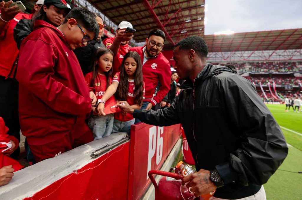 La FMF abre investigación ante insultos racistas a Helinho