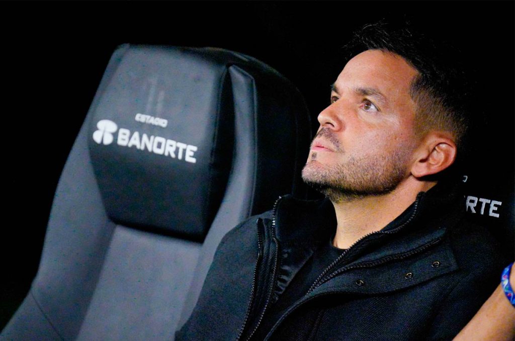 Nicolás Larcamón no ha conseguido los objetivos con Cruz Azul