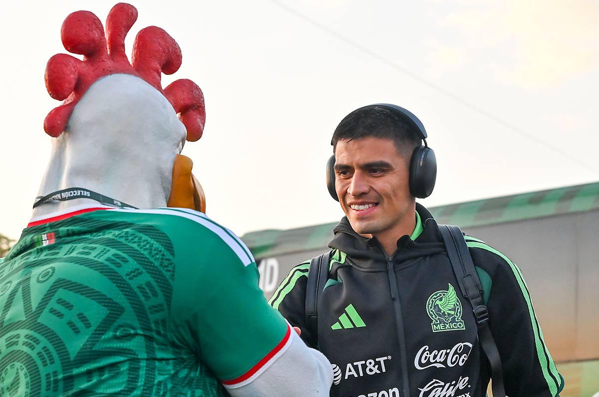 Memote, mejor que Santiago Giménez