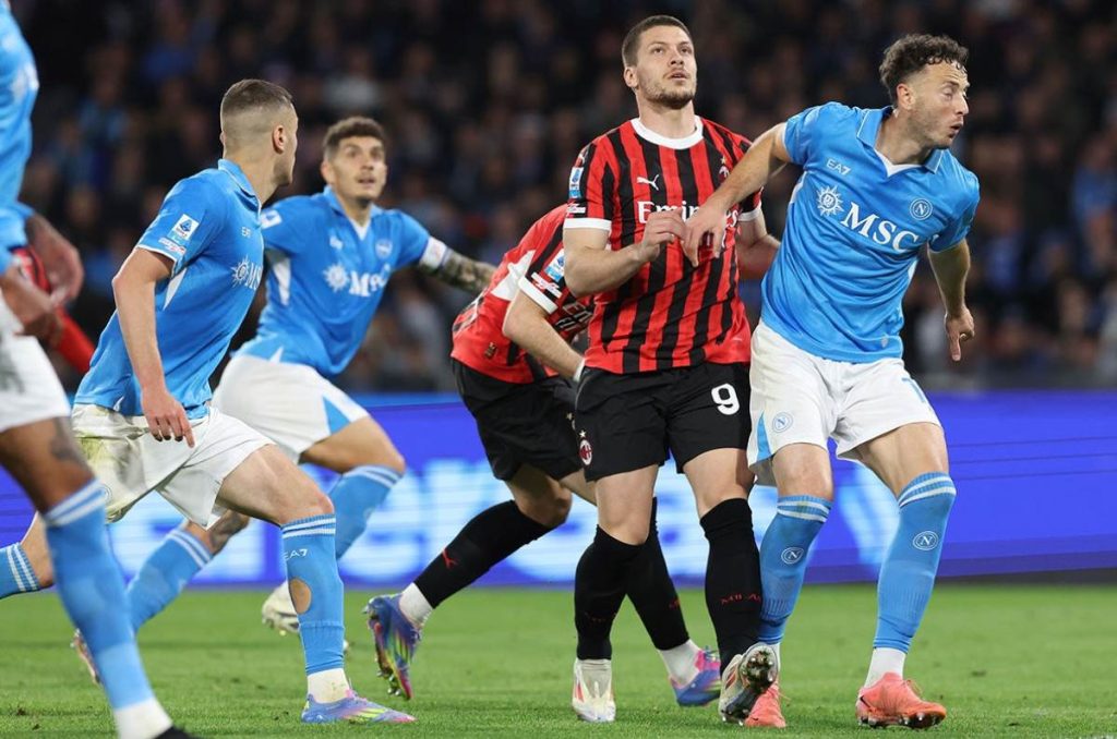 Napoli vs Milan: a qué hora y dónde ver EN VIVO a Santi Giménez 0