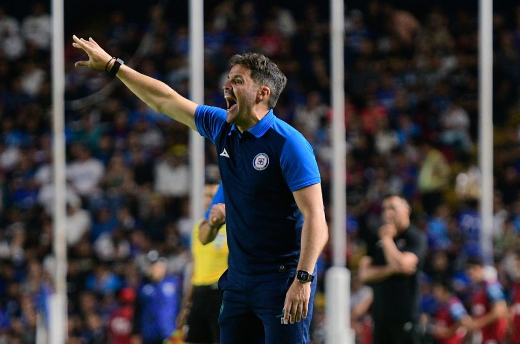 Los entrenadores que llegaron como bomba y fracasaron con Cruz Azul 4