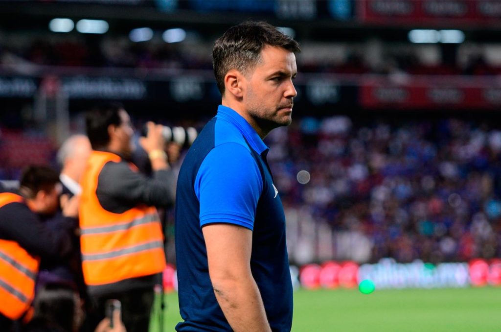 Nicolás Larcamón podría quedar fuera de Cruz Azul