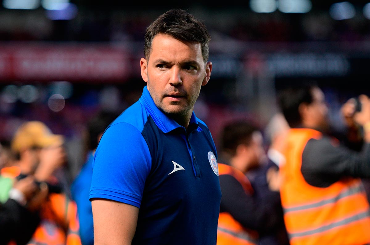 Nicolás Larcamón se tambalea en Cruz Azul