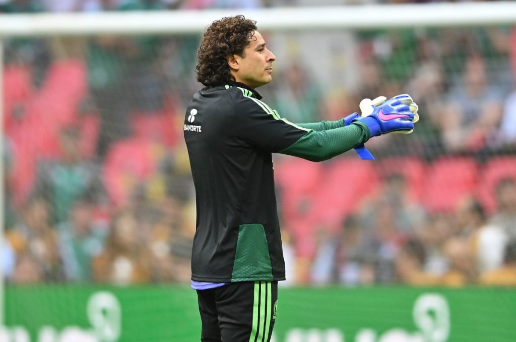 La derrota lo borró: Ochoa sigue sin jugar