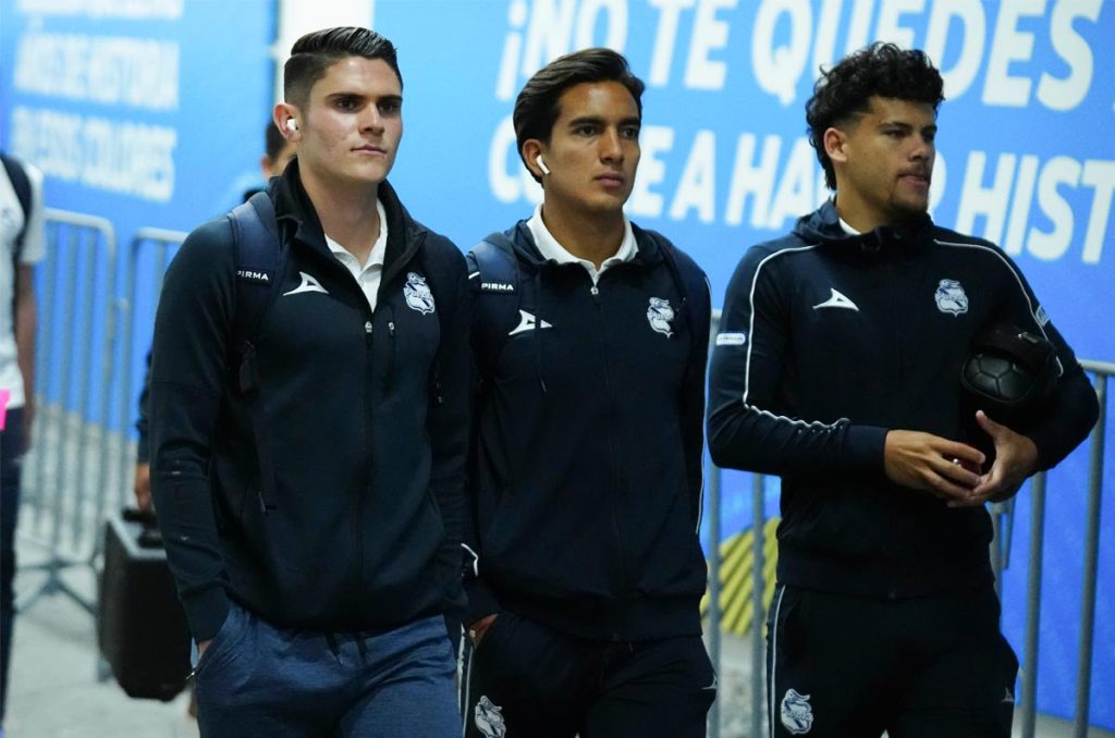 Israel Reyes y Maxi Araujo todavía le pueden seguir dejando dinero al Puebla