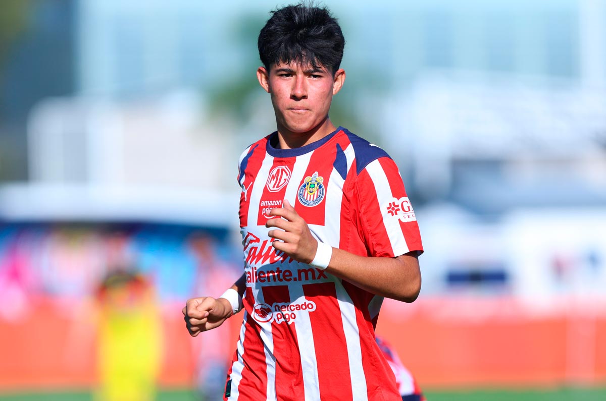 Quién es Hugo Mata, el rojinegro que quiere ser figura de Chivas