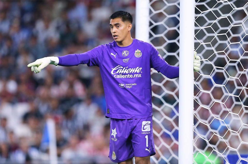 Raúl Tala Rangel, portero de Chivas, es seguido en Europa