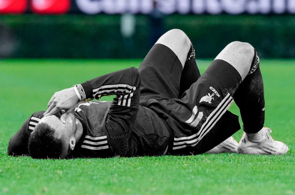 Santi Giménez pierde la carrera en Selección Mexicana