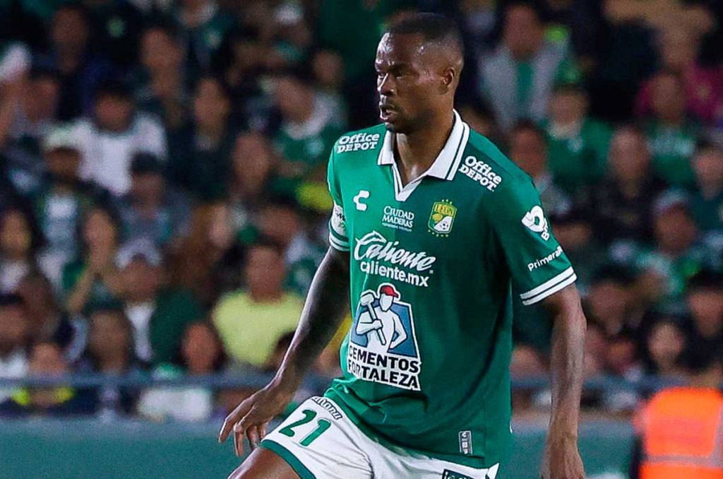 Stiven Barreiro se iría del León para jugar con Athletico Paranaense