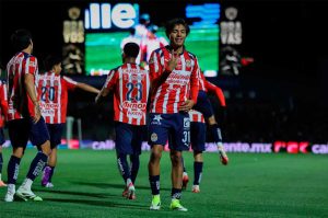 Chivas cierra la puerta de salida para sus dos joyas