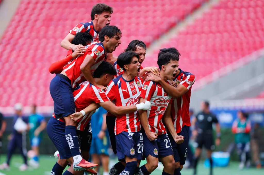 Chivas se corona en el Clásico Nacional