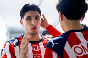 Chivas tiene varios jugadores pendiendo de un hilo
