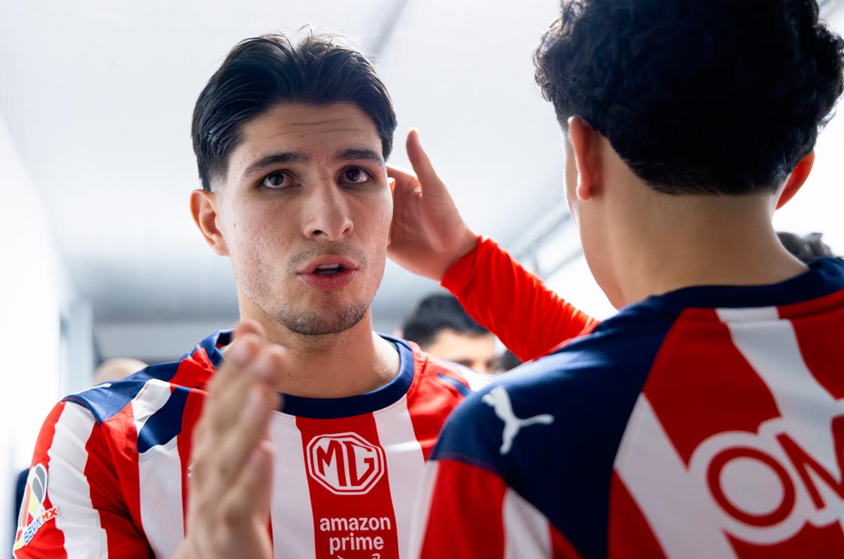 Chivas tiene varios jugadores pendiendo de un hilo
