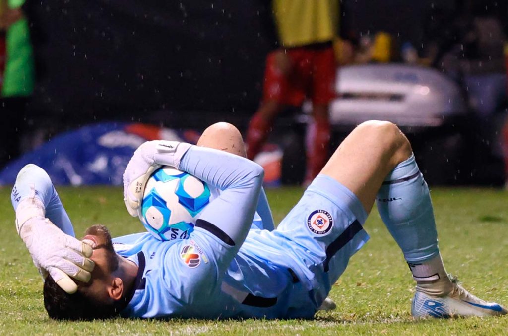 Cruz Azul relega a Andrés Gudiño pensando en el futuro