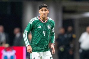Edson Álvarez vuelve a casa