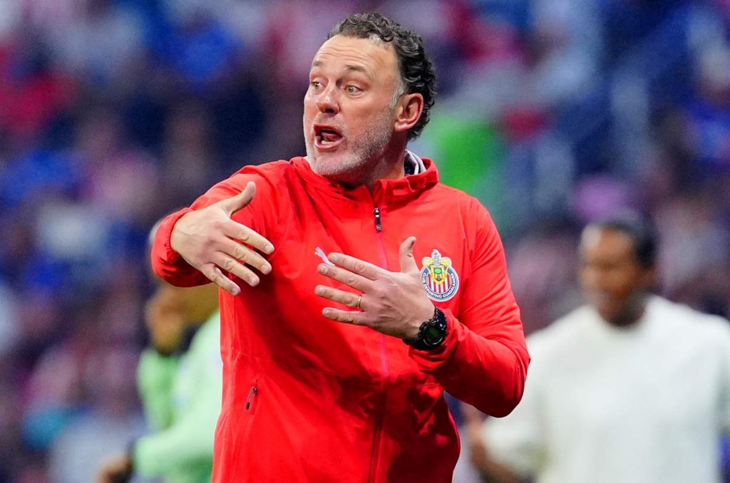 Gabriel Milito analiza a cuatro Chivas