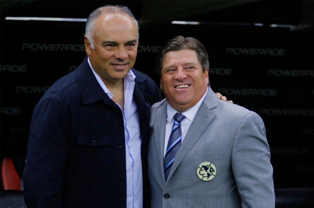 Guillermo Vázquez y Miguel Herrera, dos técnicos mexicanos que se enfrentaron en una final