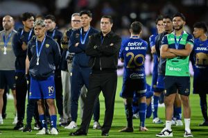 Pumas le tiende la mano a Efraín Juárez