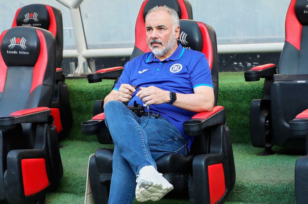 Guillermo Vázquez vuelve a sonar en el entorno de Pumas