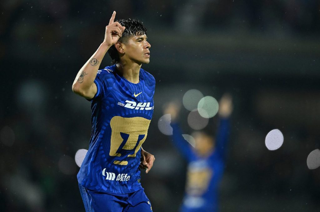 Pumas y Robert Morales, separados por 77 millones