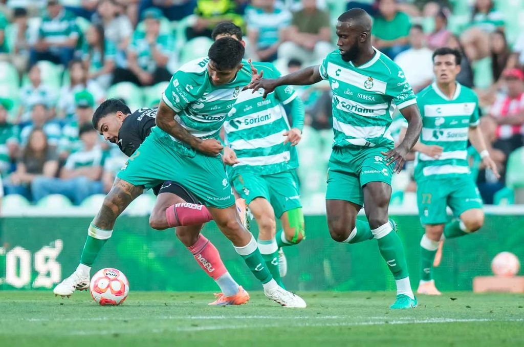 Bruno Amione y Kevin Balanta, dos de los extranjeros de Santos Laguna