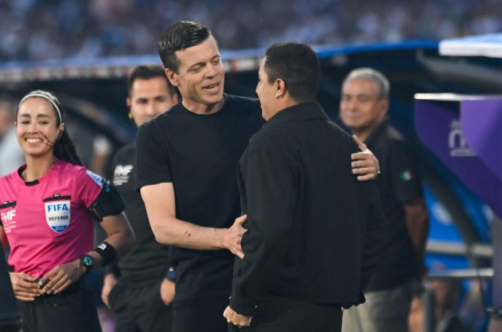 Además de Memo Vázquez, otros técnicos se ofrecen a Pumas