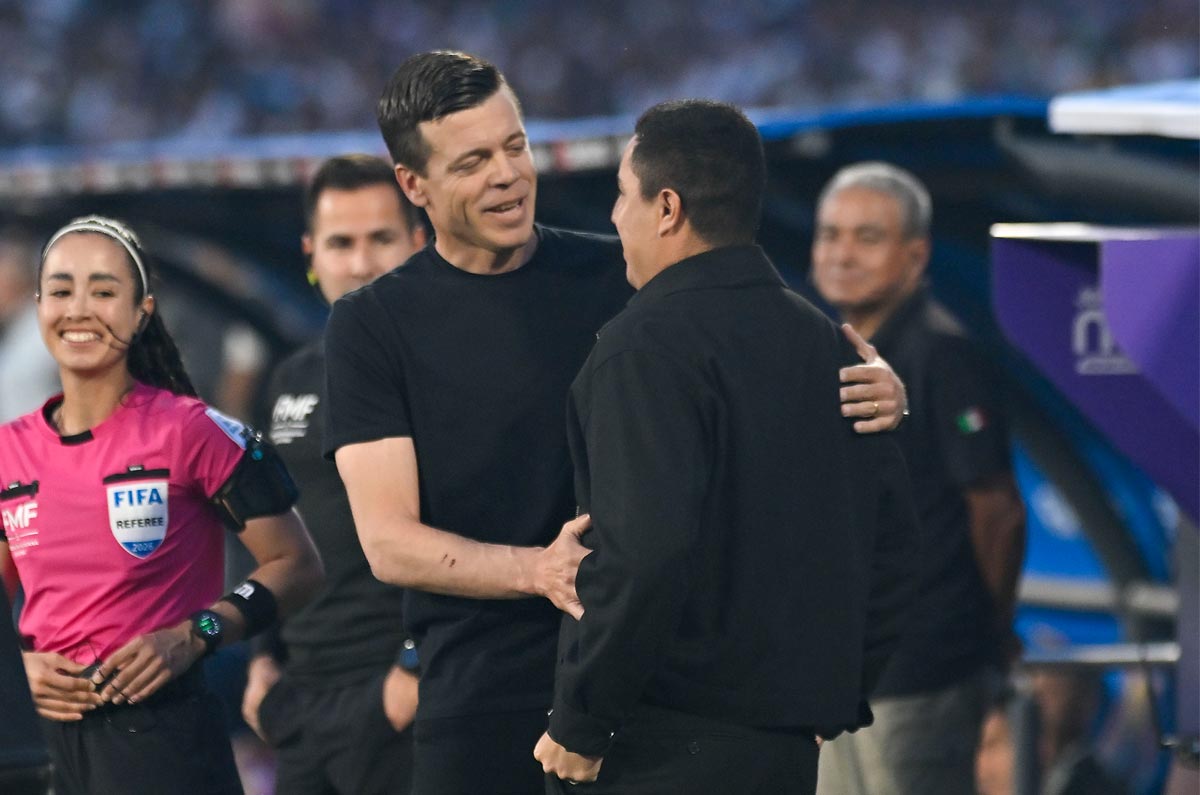 Además de Memo Vázquez, otros técnicos se ofrecen a Pumas