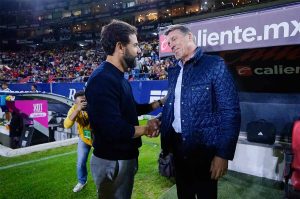 Además de Memo Vázquez, otros técnicos se ofrecen a Pumas