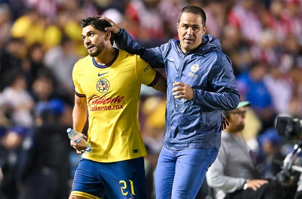 Henry Martín podría acompañar a André Jardine en su paso por los Emiratos Árabes Unidos